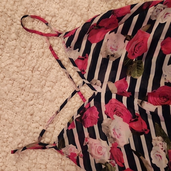 Guess blouse - Picture 2 of 3